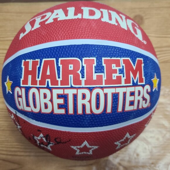 Harlem Globetrotters Spalding Basketball signed by Hi-Lite (NEW) - Picture 1 of 4